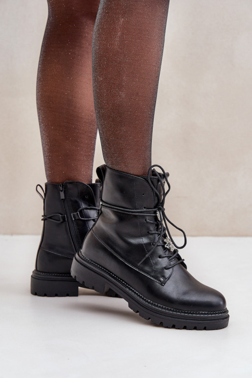 Wärmende Ankle Boots mit Schnallen und Schnürsenkeln in Schwarz Irivina