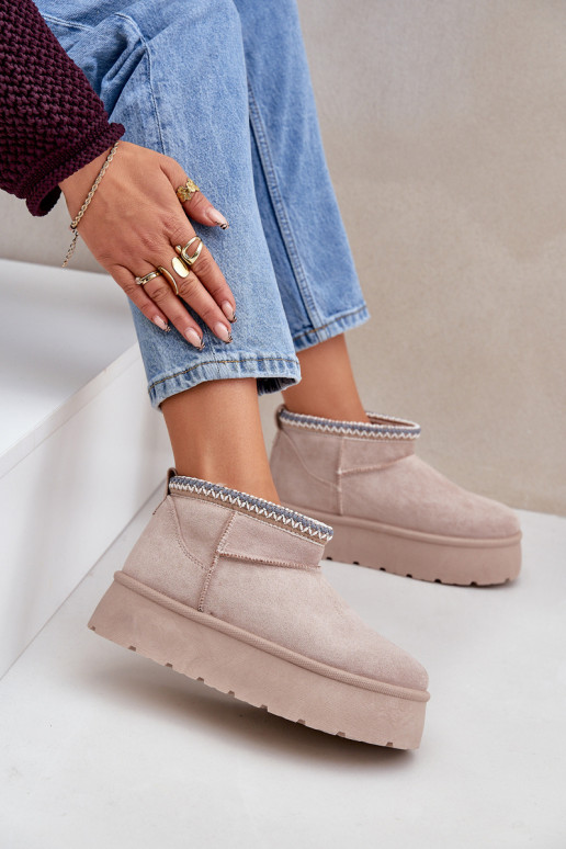 Schneestiefel mit einer Plattform Mit Dekorationen Haftem elfenbeinfarbe Heslania Schneestiefel mit einer Plattform Mit Dekorationen Haftem elfenbeinfarbe Heslania