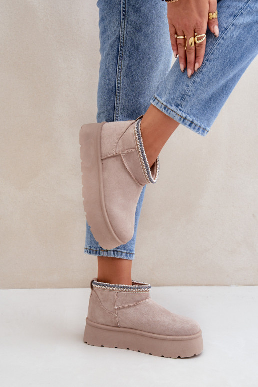 Schneestiefel mit einer Plattform Mit Dekorationen Haftem elfenbeinfarbe Heslania Schneestiefel mit einer Plattform Mit Dekorationen Haftem elfenbeinfarbe Heslania