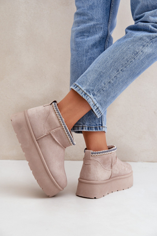 Schneestiefel mit einer Plattform Mit Dekorationen Haftem elfenbeinfarbe Heslania Schneestiefel mit einer Plattform Mit Dekorationen Haftem elfenbeinfarbe Heslania