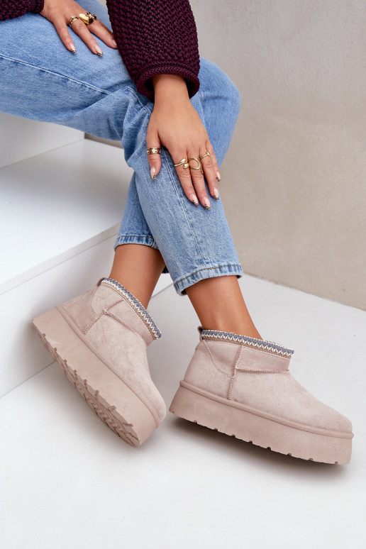 Schneestiefel mit einer Plattform Mit Dekorationen Haftem elfenbeinfarbe Heslania Schneestiefel mit einer Plattform Mit Dekorationen Haftem elfenbeinfarbe Heslania