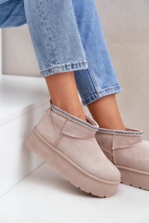 Schneestiefel mit einer Plattform Mit Dekorationen Haftem elfenbeinfarbe Heslania Schneestiefel mit einer Plattform Mit Dekorationen Haftem elfenbeinfarbe Heslania