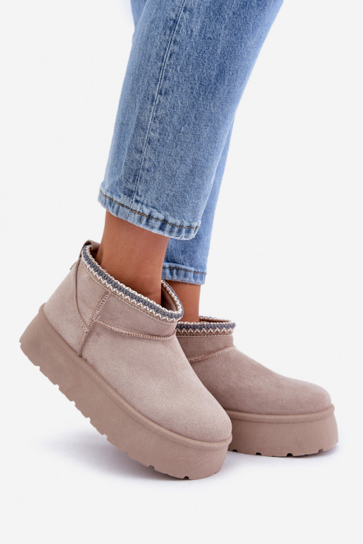 Schneestiefel mit einer Plattform Mit Dekorationen Haftem elfenbeinfarbe Heslania Schneestiefel mit einer Plattform Mit Dekorationen Haftem elfenbeinfarbe Heslania