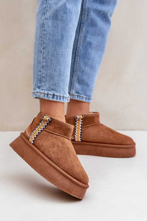 Schneestiefel mit einer Plattform mit Schriften braune Farbe Udra Schneestiefel mit einer Plattform mit Schriften braune Farbe Udra