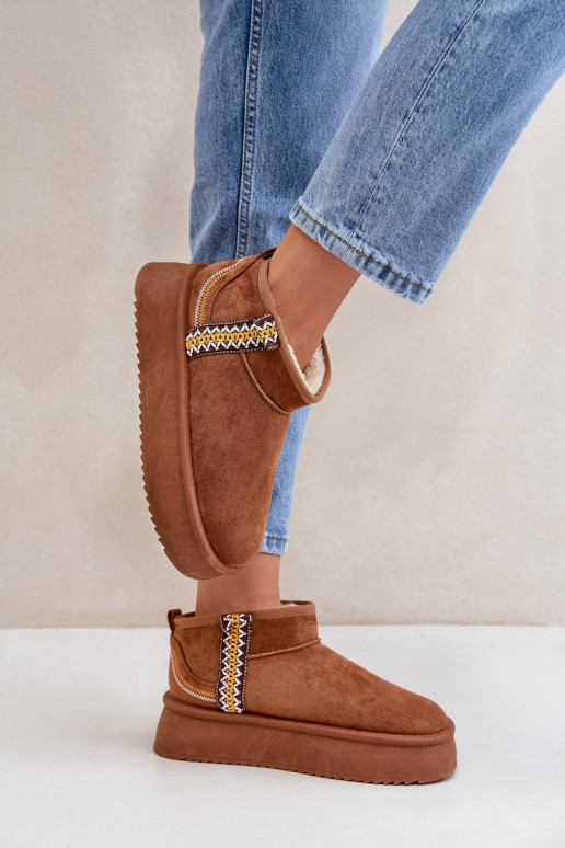 Schneestiefel mit einer Plattform mit Schriften braune Farbe Udra Schneestiefel mit einer Plattform mit Schriften braune Farbe Udra