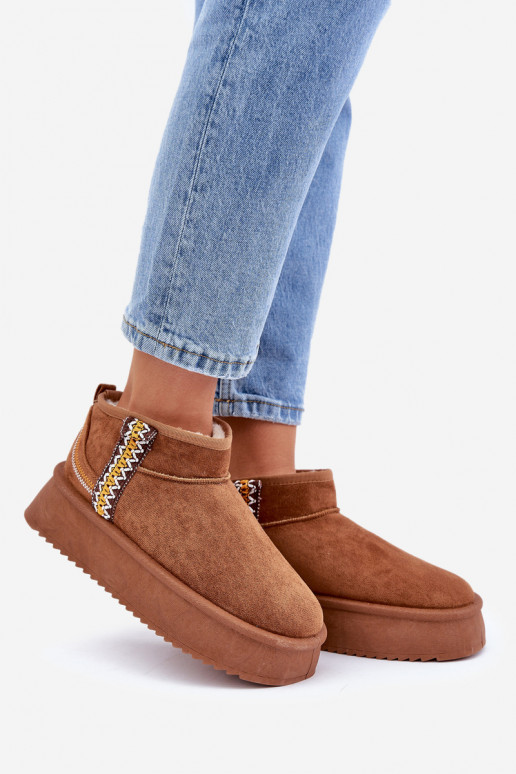 Schneestiefel mit einer Plattform mit Schriften braune Farbe Udra Schneestiefel mit einer Plattform mit Schriften braune Farbe Udra