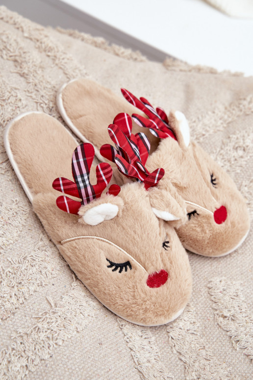 Weihnachtsschlappen mit Rentier-Motiv in sandfarbener Ausführung von Sylaia
