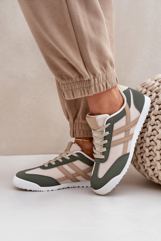 Niedrige Sportschuhe in sand-grüner Ausführung von Eezore