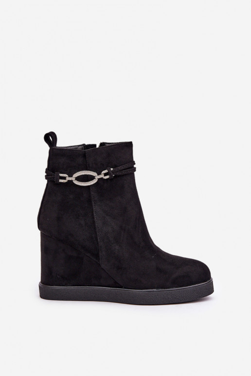 Stiefel mit einer Plattform mit verzierten Absätzen schZuarze Farbe Kaiviana Stiefel mit einer Plattform mit verzierten Absätzen schZuarze Farbe Kaiviana