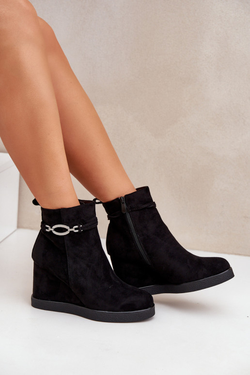 Stiefel mit einer Plattform mit verzierten Absätzen schZuarze Farbe Kaiviana Stiefel mit einer Plattform mit verzierten Absätzen schZuarze Farbe Kaiviana