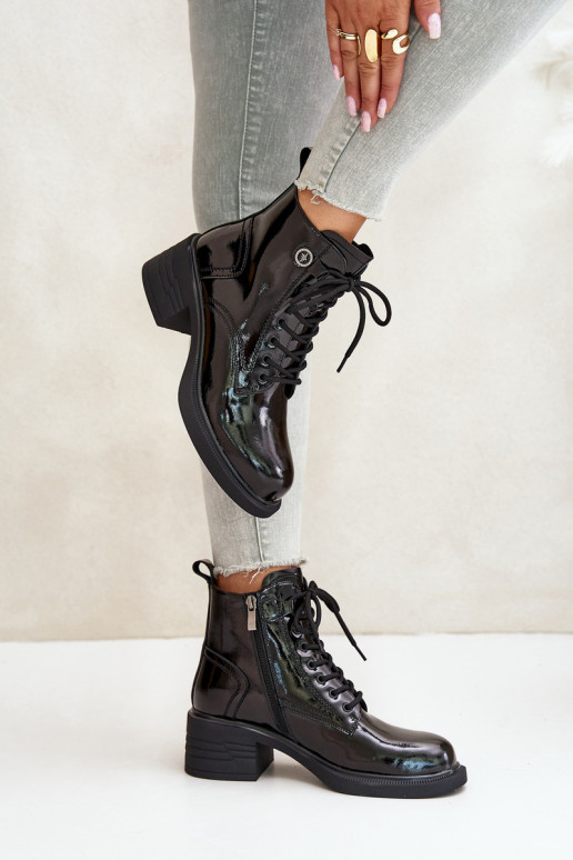 Obermaterial aus Leder, lackierte und... Obermaterial aus Leder, lackierte und...