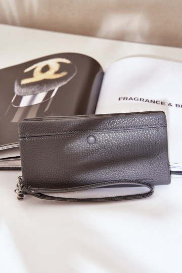 Große Damenbrieftasche mit Aufdruck aus Öko-Leder graue Farbe Es mussrtiel