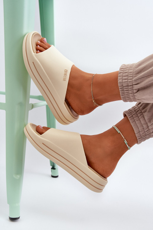 Damen Pantoletten mit Plateau Big Star NN274A034 in Sandfarbe
