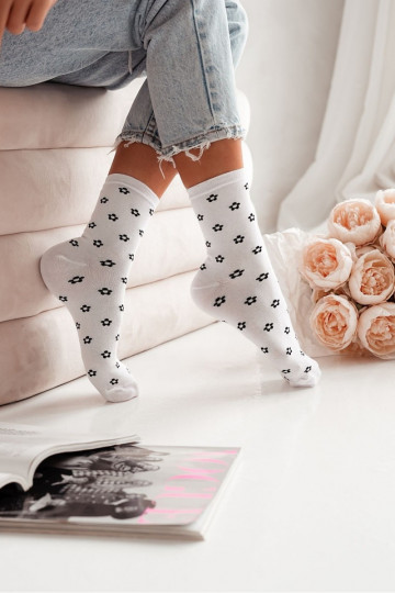 Socken Feminin IN Drobne mit floralen Motivenuszki Zueiße Farbe