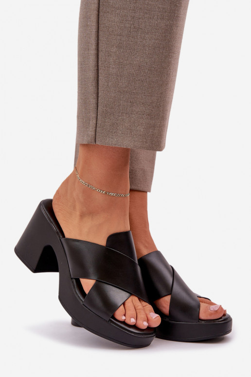 Leichte Hausschuhe mit Absätzen aus Öko-Leder schZuarze Farbe Kacaria Leichte Hausschuhe mit Absätzen aus Öko-Leder schZuarze Farbe Kacaria