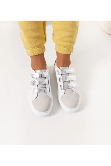 Weiße und silberne Sneaker... 2