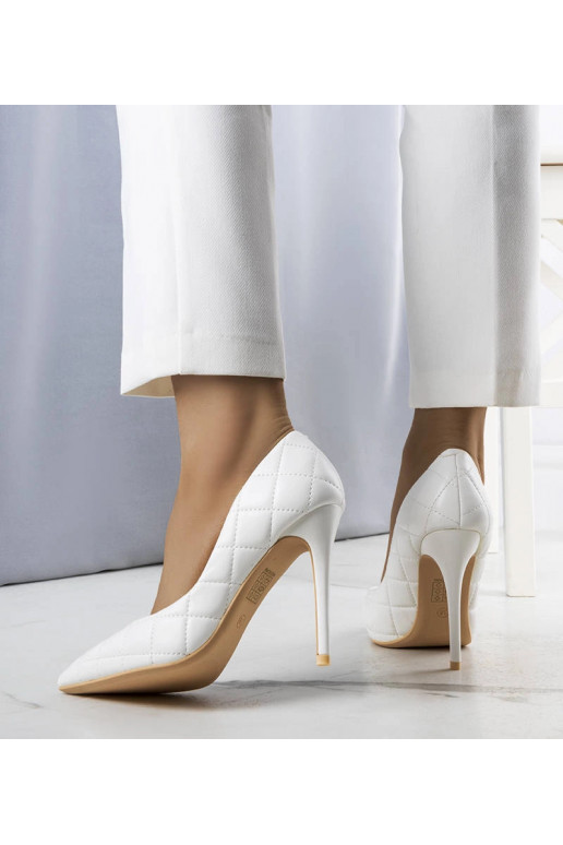 Weiße gesteppte Lore-Pumps