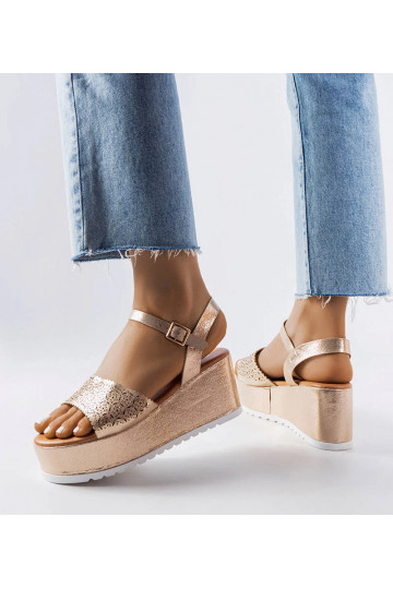 Goldene Plateausandalen... 2