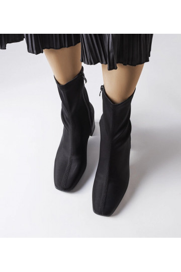 Schwarze Satin-Stiefeletten... 2