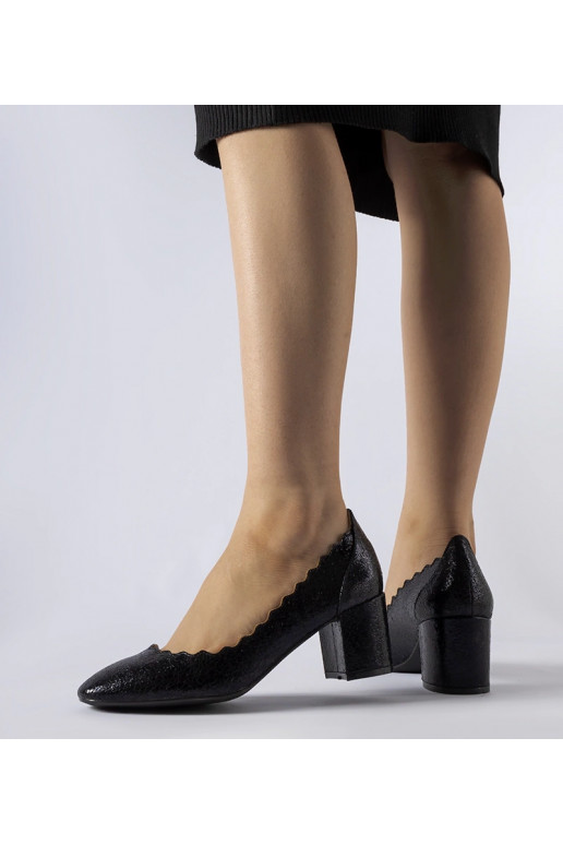 Schwarze Pumps mit Blockabsatz von... Schwarze Pumps mit Blockabsatz von...