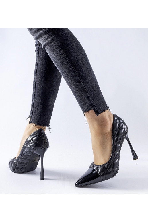 Schwarze gesteppte Benito-Pumps
