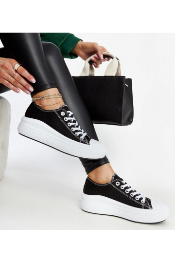 Schwarze Sneaker auf dickem... 2