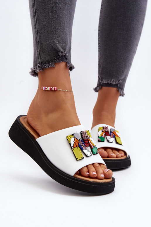 Lederhausschuhe Feminin mit Ornamenten Zueiße Farbe Asames Lederhausschuhe Feminin mit Ornamenten Zueiße Farbe Asames