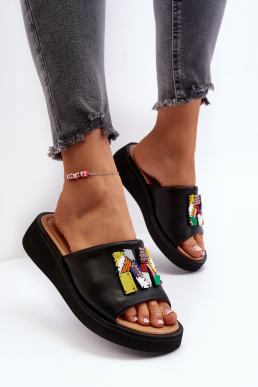 Lederhausschuhe Feminin mit Ornamenten schZuarze Farbe Asames