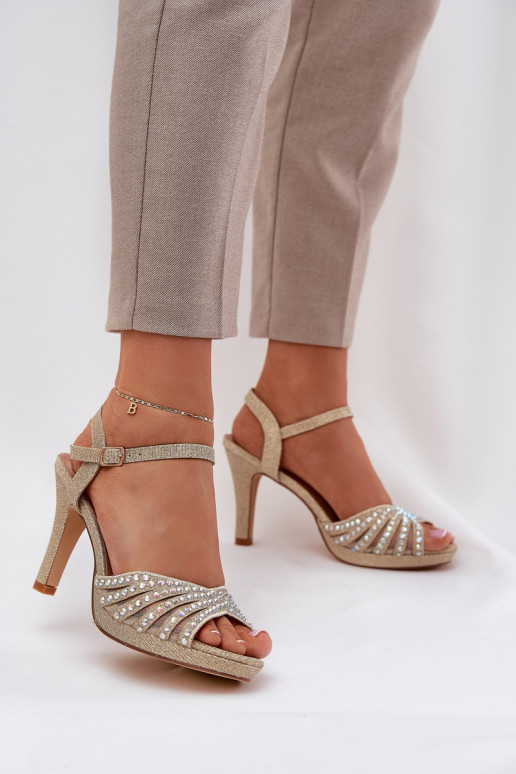 Sandalen mit dünnen Absätzen Mit Dekoration Und Glitzer D&A MR1038-33 goldene Farbe Sandalen mit dünnen Absätzen Mit Dekoration Und Glitzer D&A MR1038-33 goldene Farbe