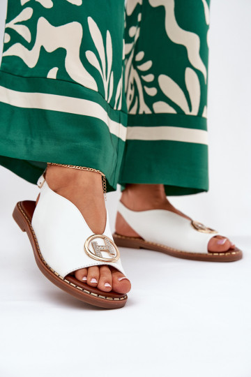 Flache elegante Sandalen mit Ornamenten in weiß Iseliria