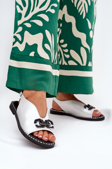 Sandalen mit breiten Absätzen und Ornamenten aus Eko-Leder in silber Tillireta