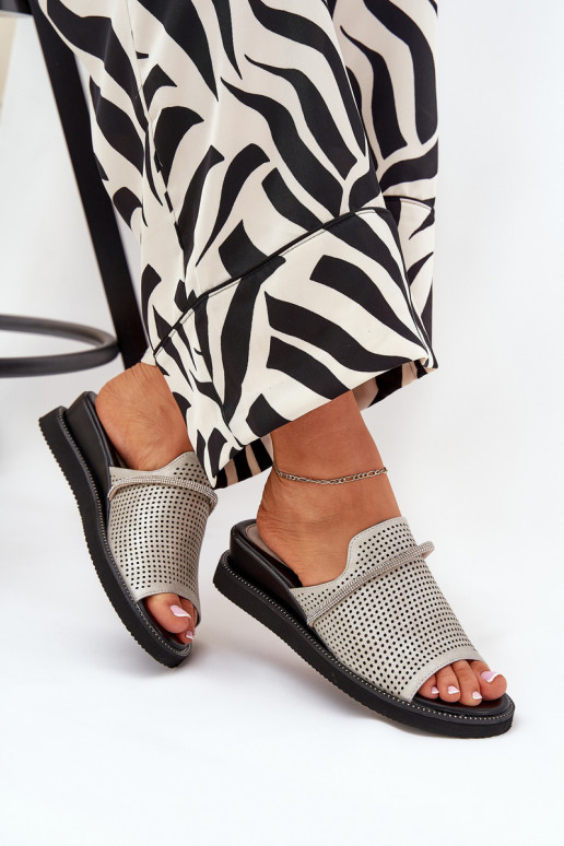 Damenhausschuhe Auf einem Keil Mit Zierband Silberfarbe TeriZues Damenhausschuhe Auf einem Keil Mit Zierband Silberfarbe TeriZues