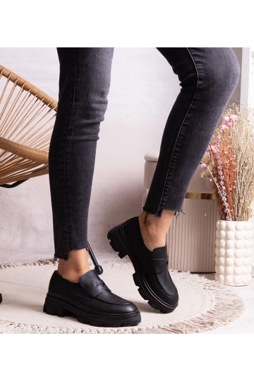 Schwarze Halbschuhe aus...