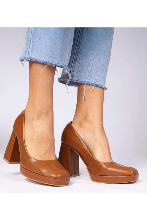 Braune Pumps mit kräftigem...