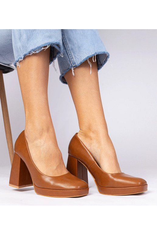 Braune Pumps mit kräftigem...