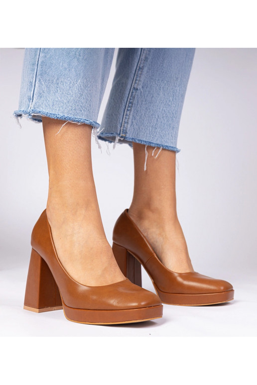 Braune Pumps mit kräftigem...