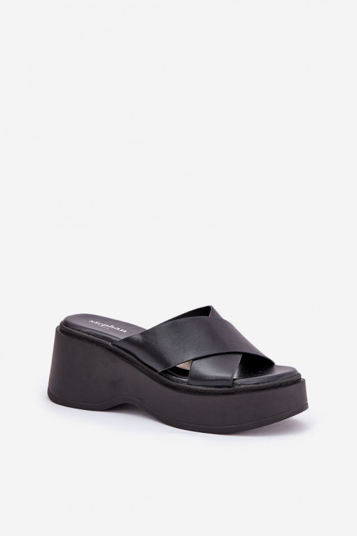 Damenhausschuhe mit einer Plattform I Koturnie schZuarze Farbe Nelithraea