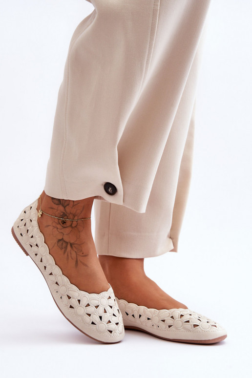 Glänzende durchbrochene Schuhe Beige Visionary