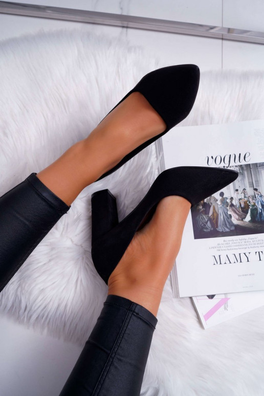 Wildleder-Pumps in schwarzer Farbe...