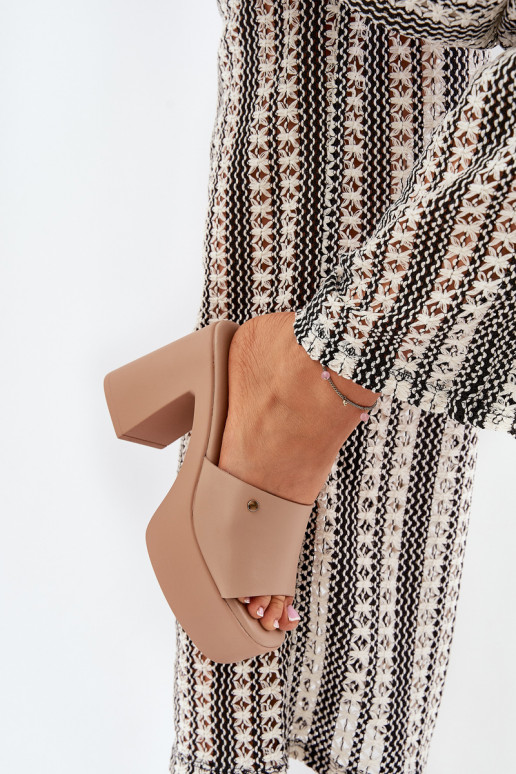 Feminin Hausschuhe aus Öko-Leder mit Absätzen und Plattform Khaki-Farbe Tamirella Feminin Hausschuhe aus Öko-Leder mit Absätzen und Plattform Khaki-Farbe Tamirella
