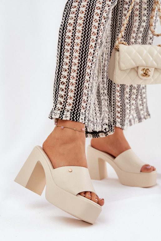 Feminin Hausschuhe aus Öko-Leder mit Absätzen und Plattform elfenbeinfarbe Tamirella Feminin Hausschuhe aus Öko-Leder mit Absätzen und Plattform elfenbeinfarbe Tamirella