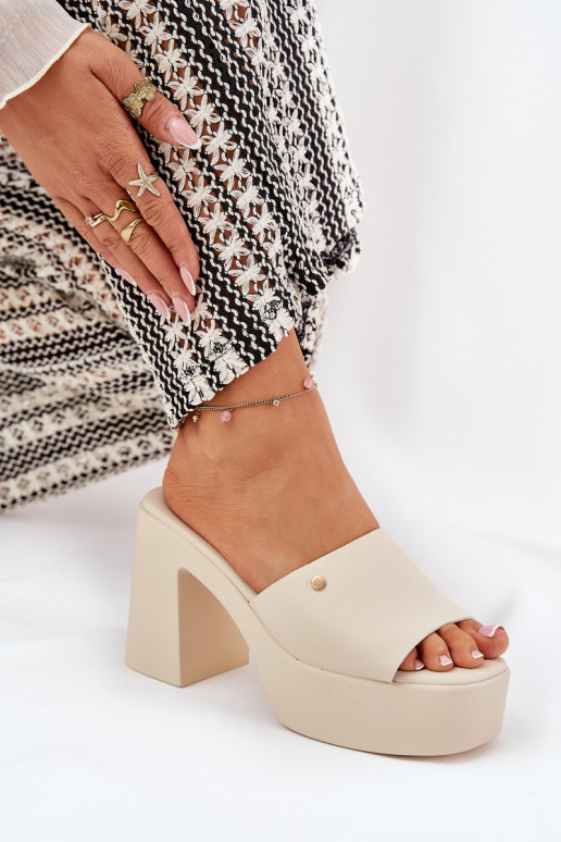 Feminin Hausschuhe aus Öko-Leder mit Absätzen und Plattform elfenbeinfarbe Tamirella Feminin Hausschuhe aus Öko-Leder mit Absätzen und Plattform elfenbeinfarbe Tamirella