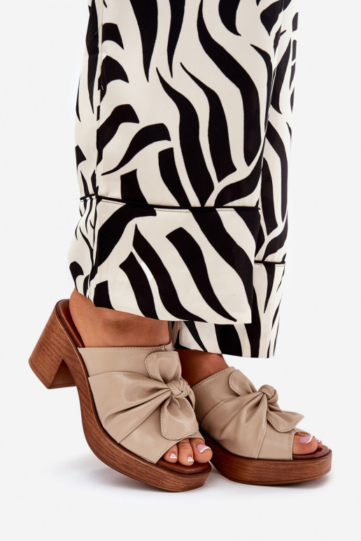 Damenhausschuhe mit Absätzen aus Öko-Leder Beige Kikilla Damenhausschuhe mit Absätzen aus Öko-Leder Beige Kikilla