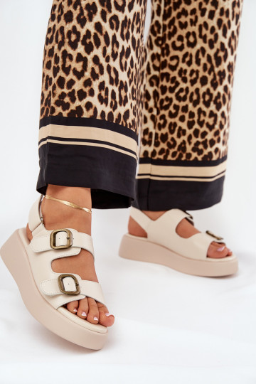 Damensandalen mit einer Plattform I Koturnie mit Schnallen Beige Genorre